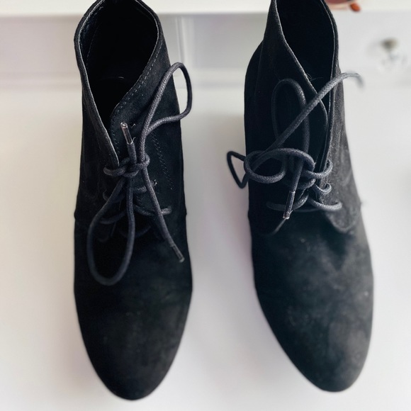 Black booties, size 6.5 - Picture 3 of 7